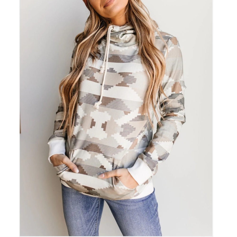 EUC Ampersand Avenue
SingleHood Sweatshirt-Mojave Desert